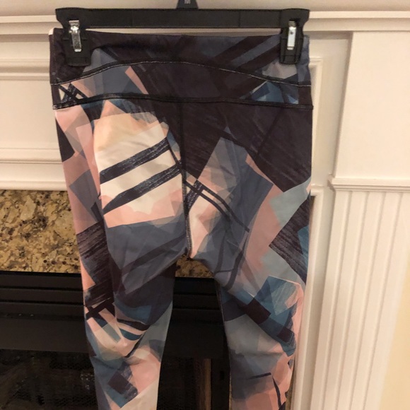 Lucy workout pants size small - Picture 2 of 3